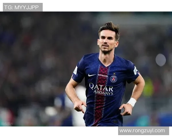 欧联杯精彩对决巴萨与巴黎圣日耳曼战成平局神扑瞬间引发热议与转会传闻