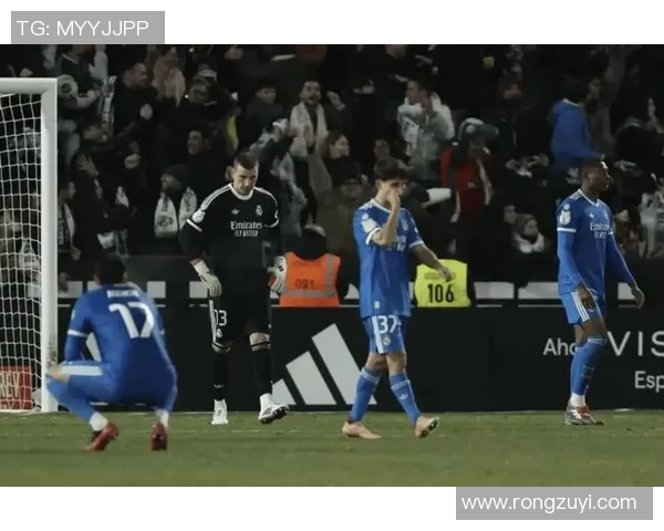 足总杯激战曼联与皇马平局帽子戏法引发争议判罚全场沸腾